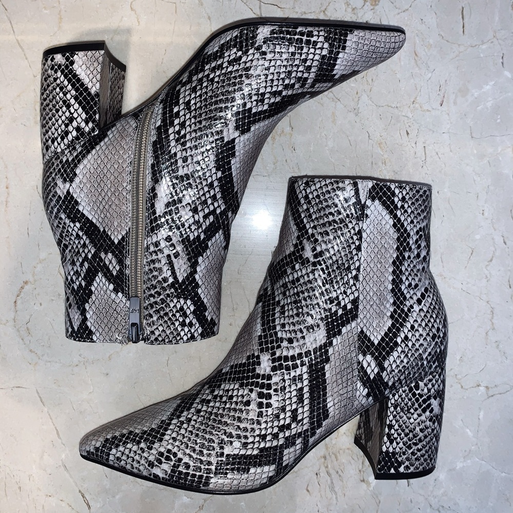 🐍Marc Fisher Retire Snakeskin Booties 8.5M EUC🐍